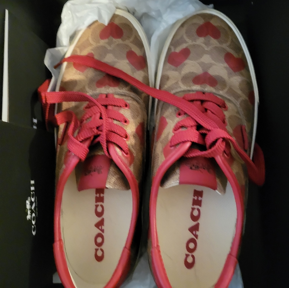 Coach Citisole coated C Heart Print 8.5 - Picture 2 of 8